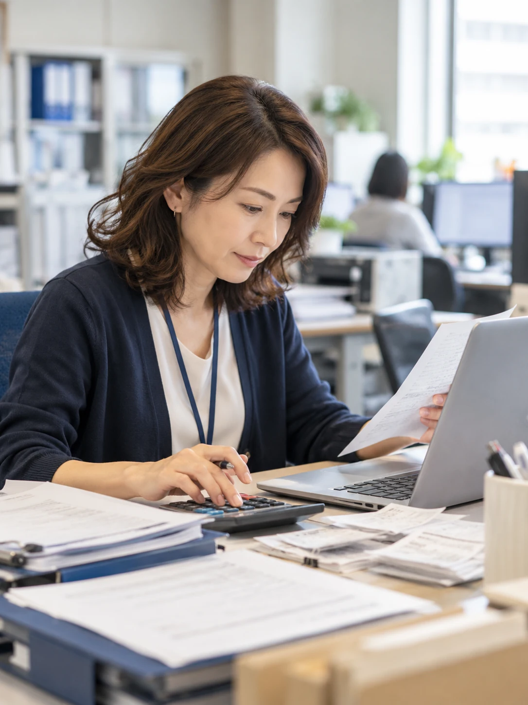 40代の経理未経験者が請求書や会計業務に取り組む実務経験作りのイメージ